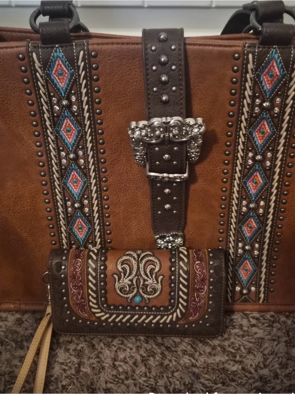 Montana West Brown Leather Tote/wallet combo.
Turquoise & Multicolor Aztec Trim